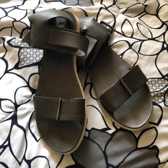 reef voyage sandals